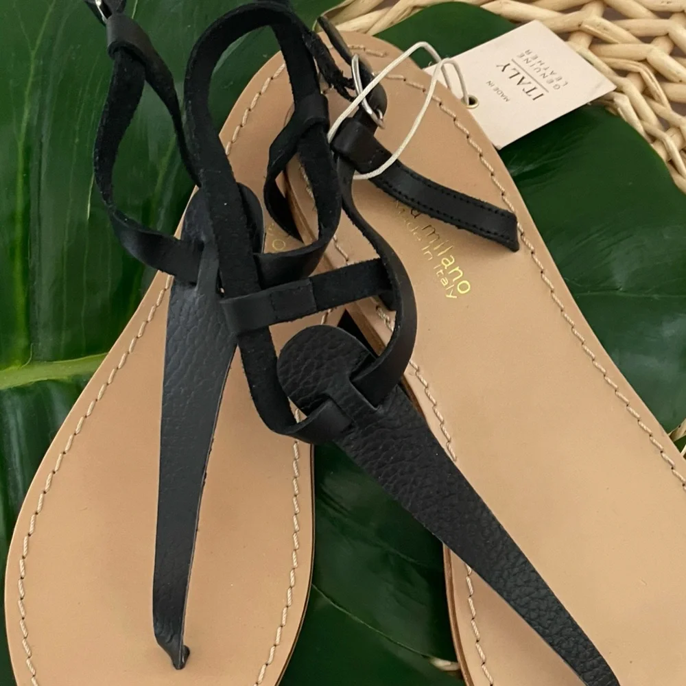 Sophia Milano Made in Italy Black leather uppers thong sandals NWT Size 8